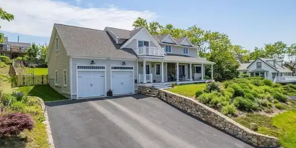 14 Holbrook Ave