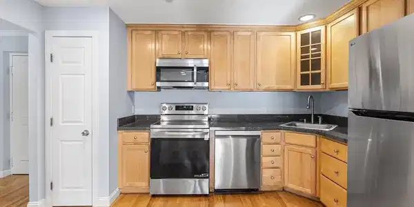 70 Warren Ave
