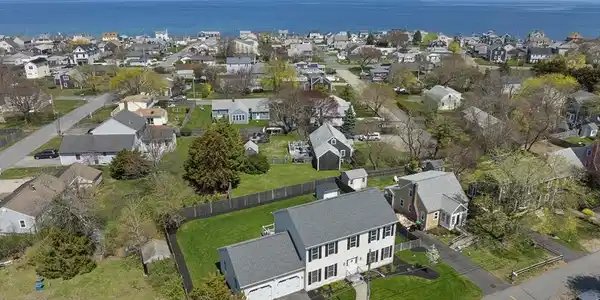 106 Colonial Rd