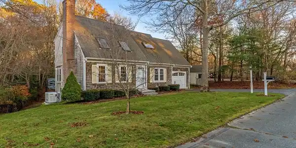 28 Peacock Dr