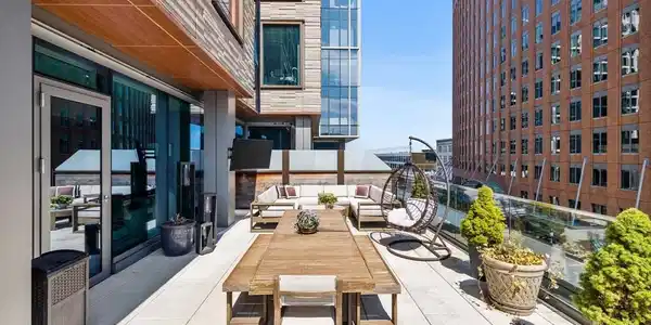135 Seaport Blvd