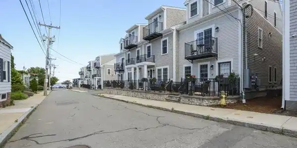 23 Howland