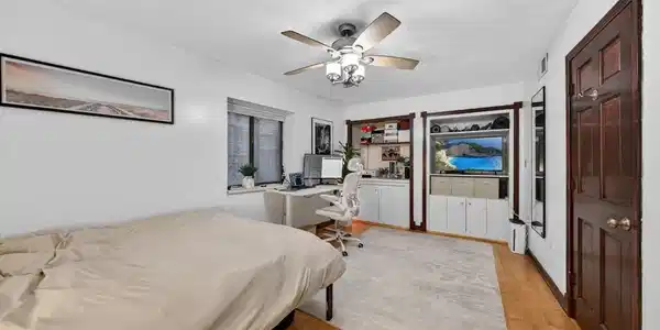 8 Wiget St