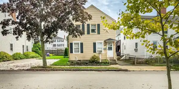 17 Middle St