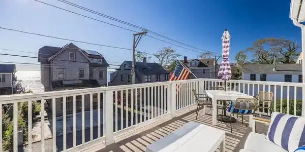 452 Commercial Street