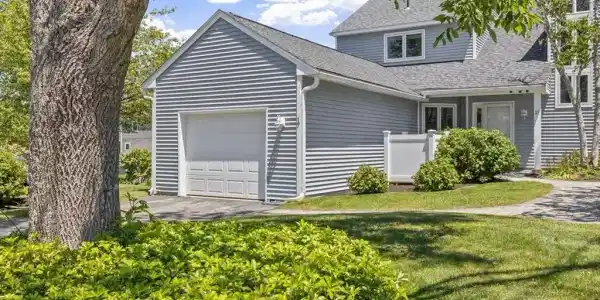 17 Fairway Dr.