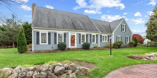 13 Hayfield Rd