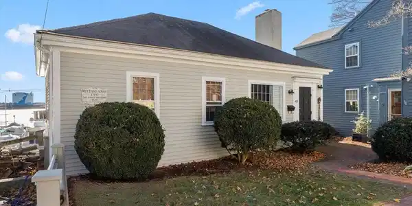 43 Front St