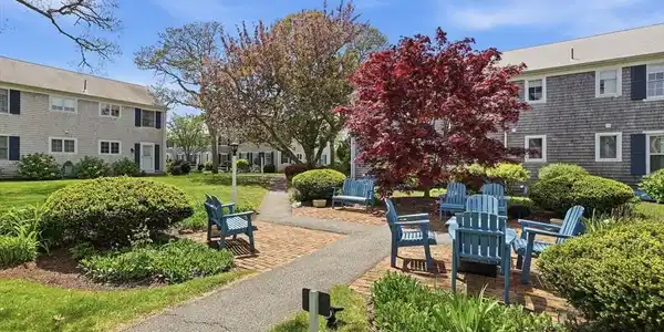 15 Pleasant St