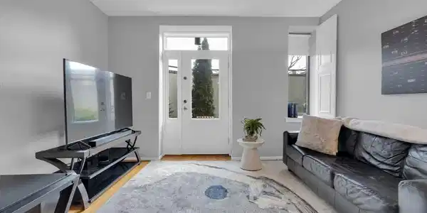 94 Newbury Ave