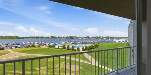 100 Cove Way