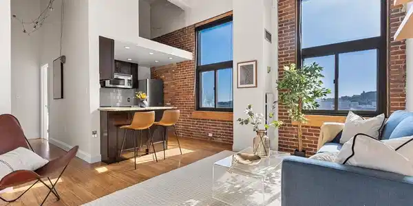 320 W 2nd St