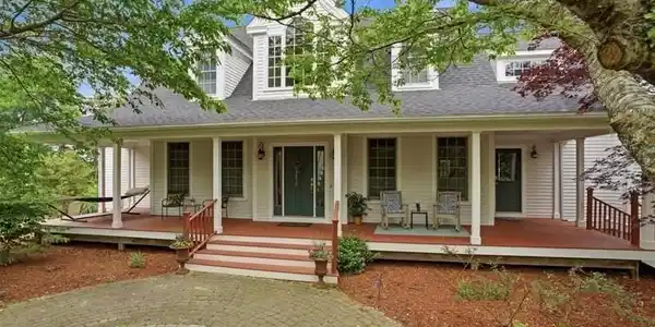110 Fairview Ln