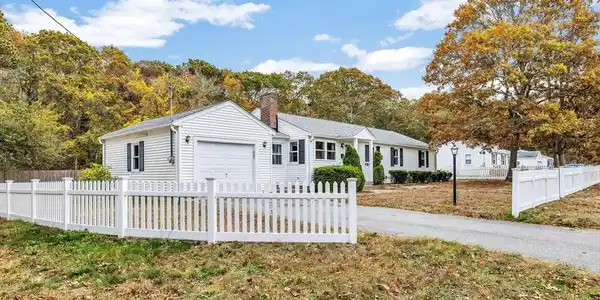 2 Candlewood Ln