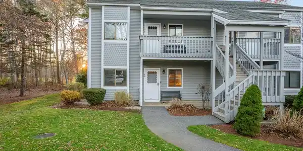 96 Eaton Ln