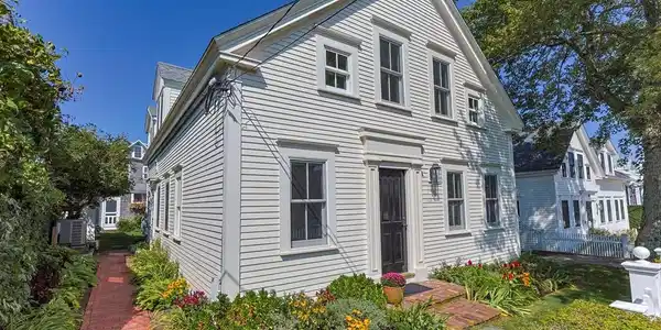 592 Commercial St