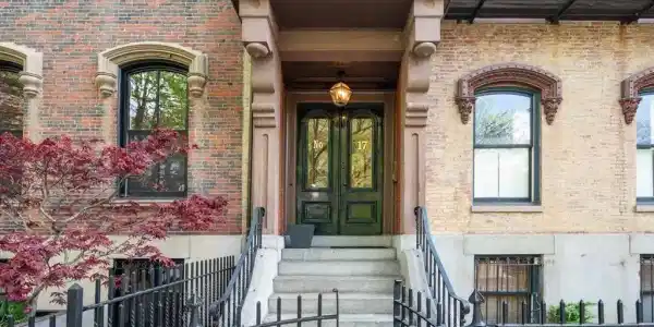 17 Monument Square