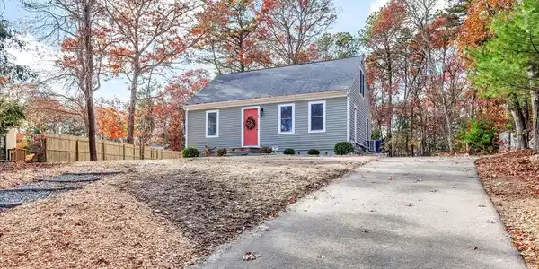 47 Shallow Pond Ln