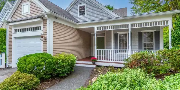 1 Applewood Ct