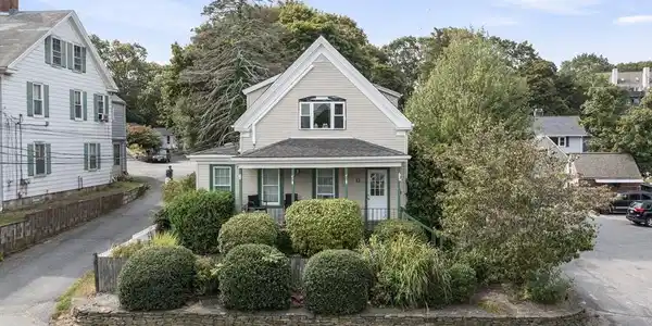 22 Main St
