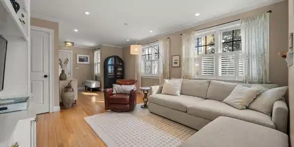 3 Mill St