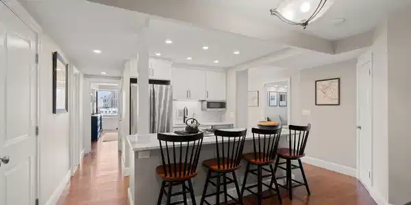 85 E India Row