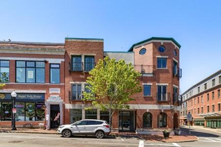 196 Main St