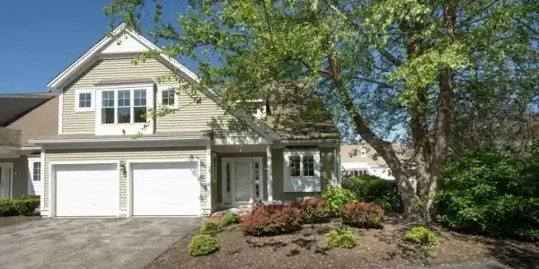 15 Maple Ln