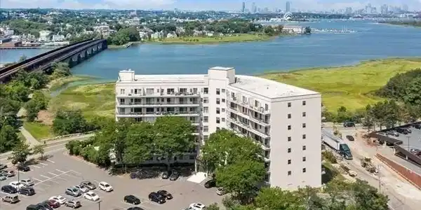 133 Commander Shea Blvd