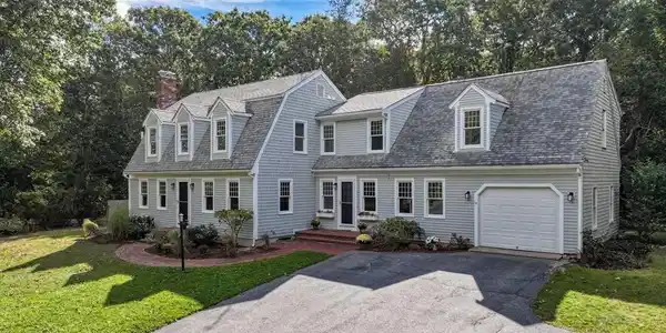 71 Colonial Way