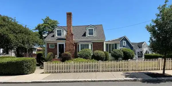211 Grovers Ave