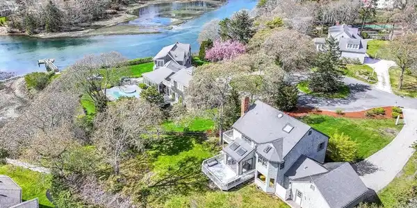 7 Shoal Hope Dr