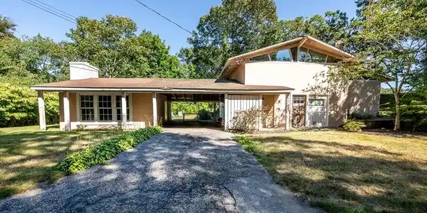 200 Oak Neck Rd