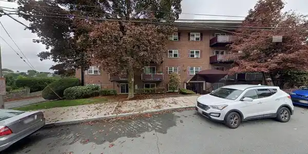 70 Warren Ave