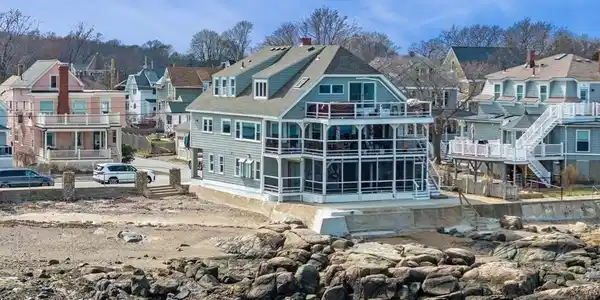 23 Beach Ave