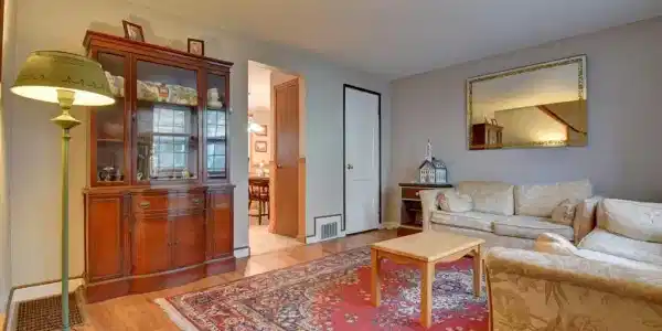 220 Quincy Shore Dr