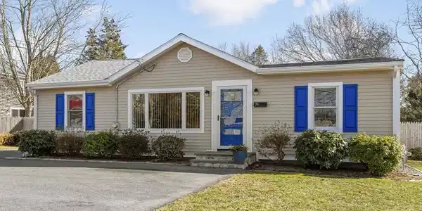 71 E Falmouth Hwy