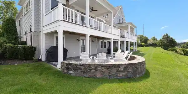 17 Mainsail Dr
