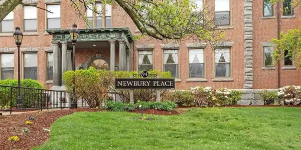 94 Newbury Ave
