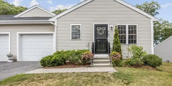 9 Blissful Meadow Dr