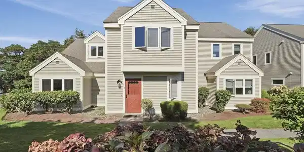 130 Howland Circle