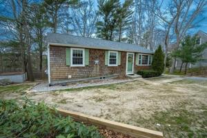 20 Ellisville Drive
