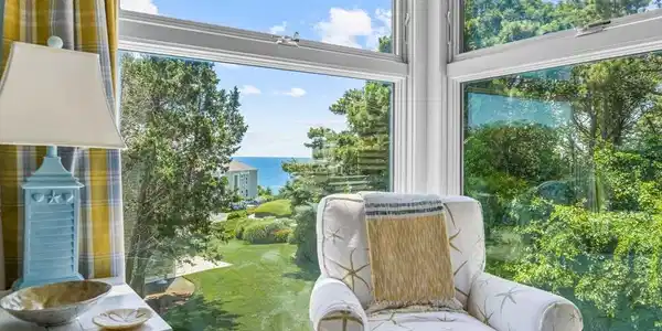 90 Shore Dr W