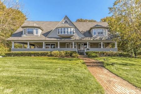 6 Chanticleer Dr