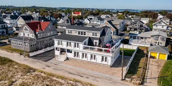 133 Beach Ave