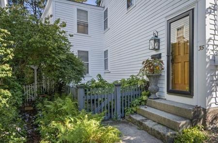 35 Wallis St