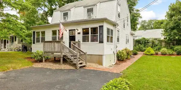 25 Bay View Ave