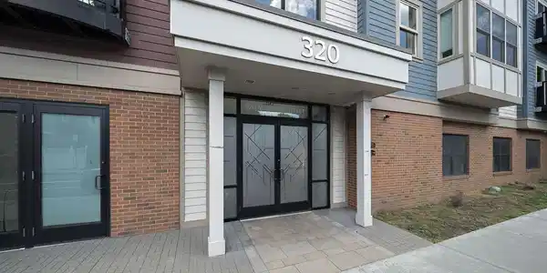 320 Maverick St