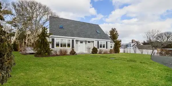 84 Colonial Way