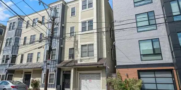 138 W 9th St